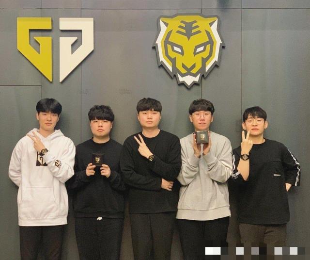 城市文化传 城市文化传