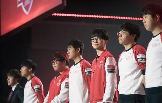 出三名首发 出三名首发