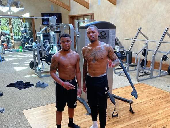 是功能互补 是功能互补